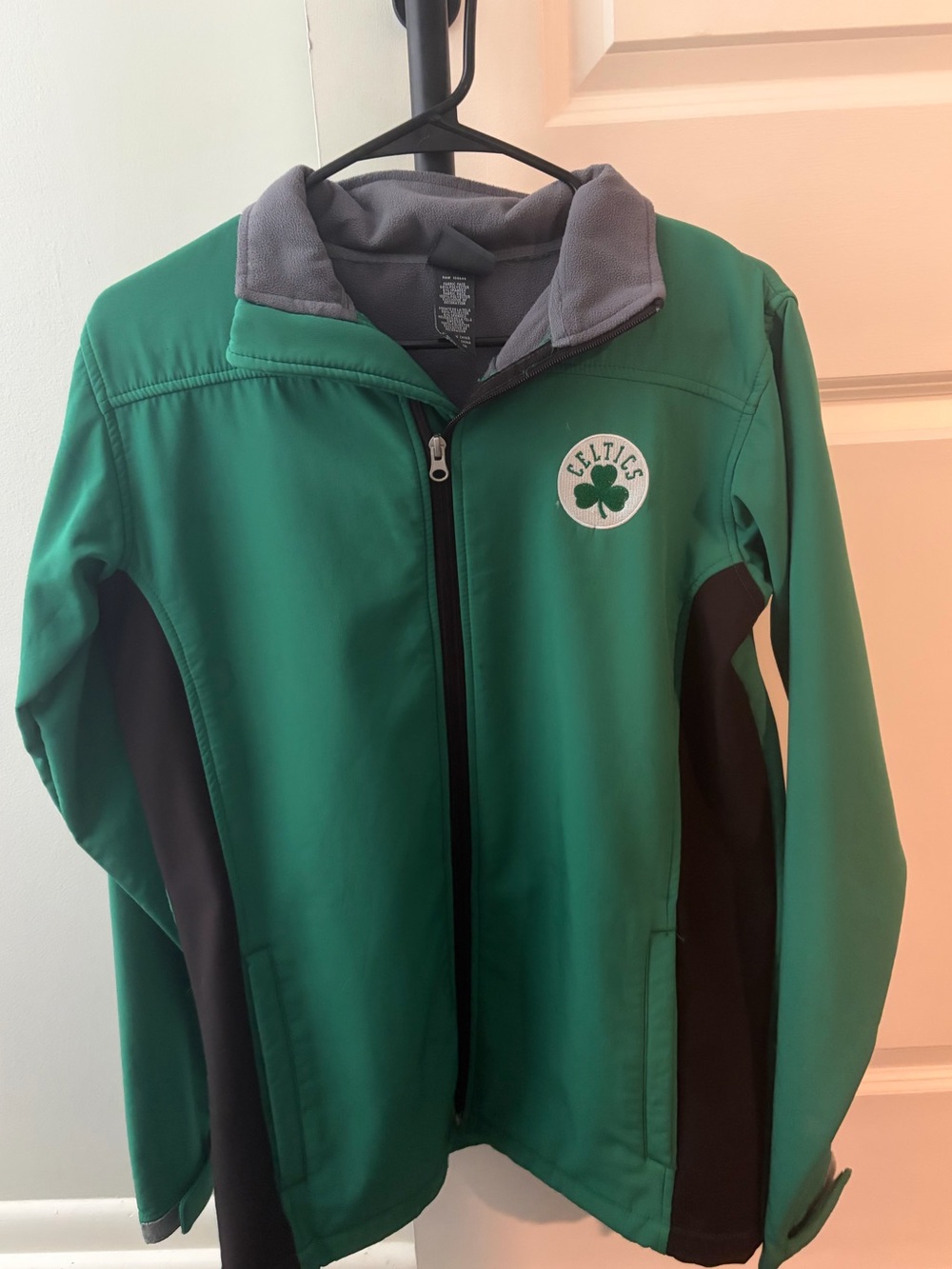 Official NBA Boston Celtics jacket size small - Picture 1 of 5